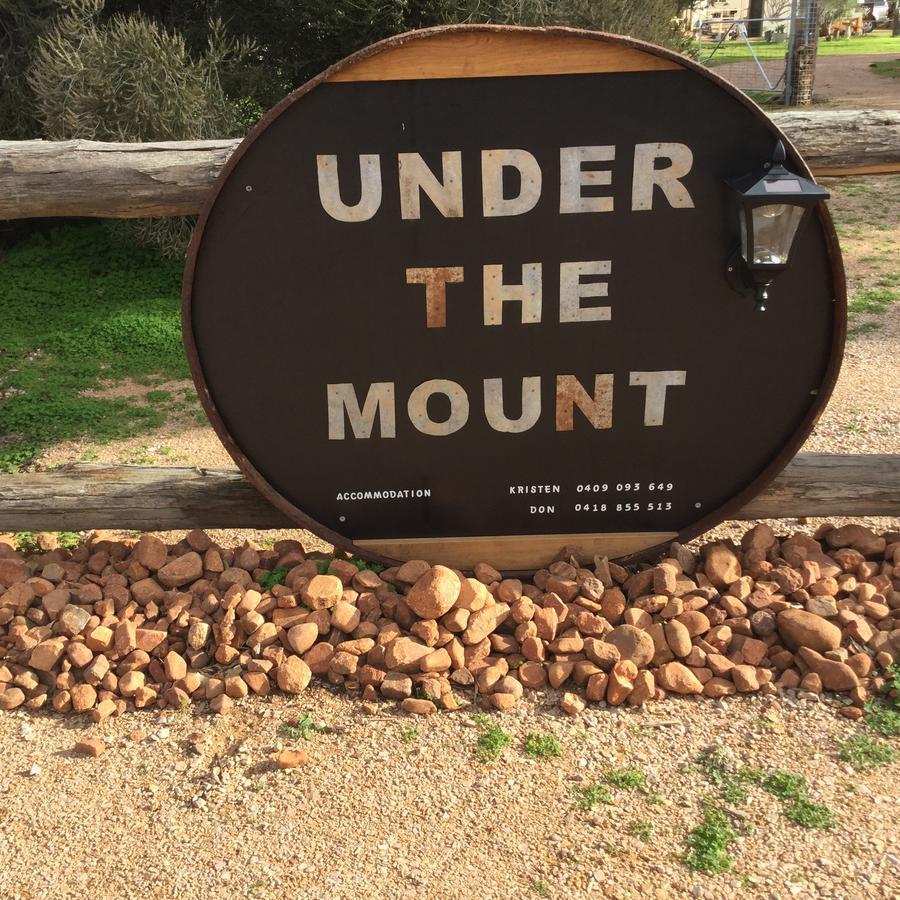 Under The Mount Melrose Exterior photo